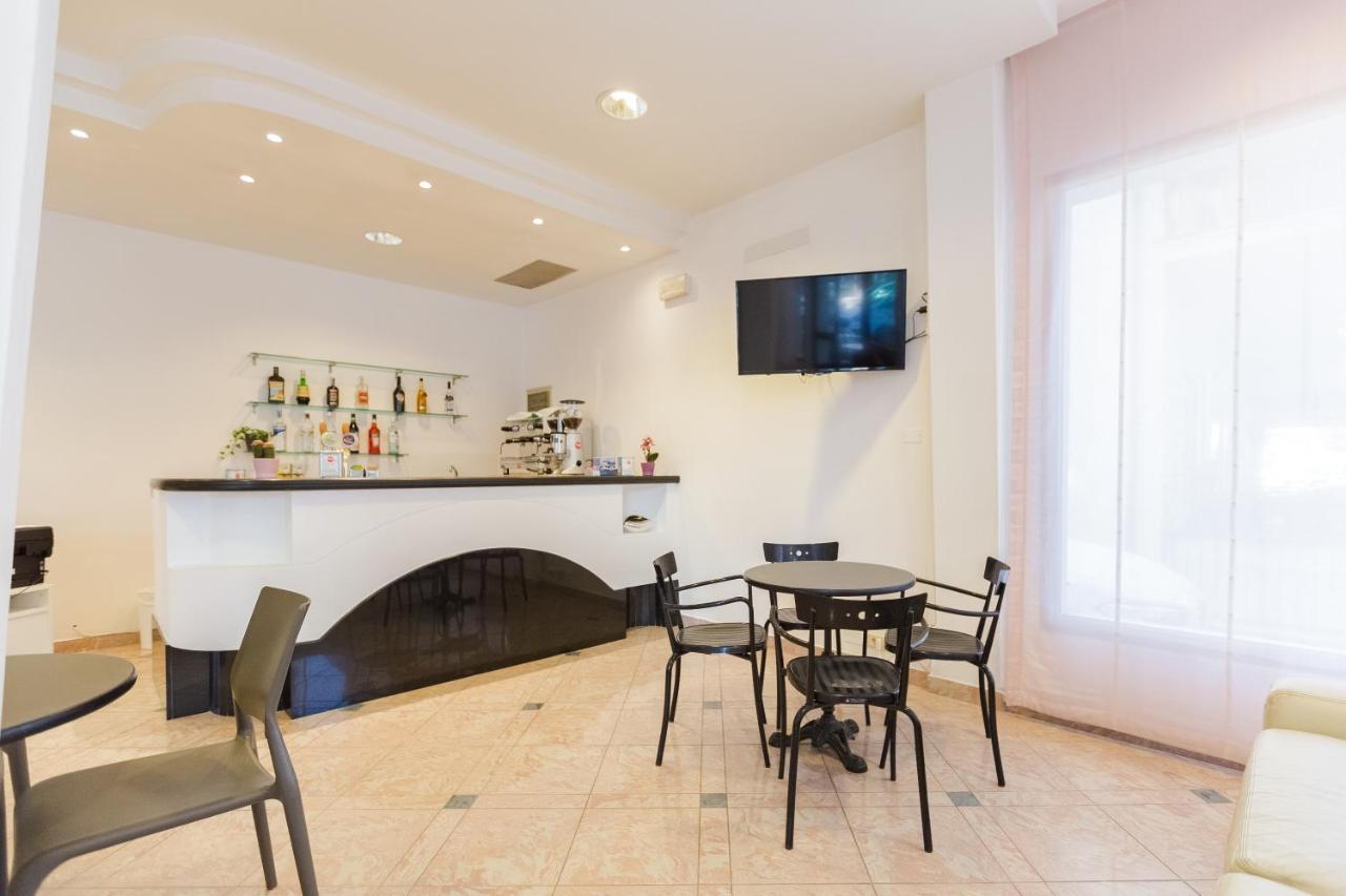 Hotel Altamarea Misano Adriatico Exterior photo