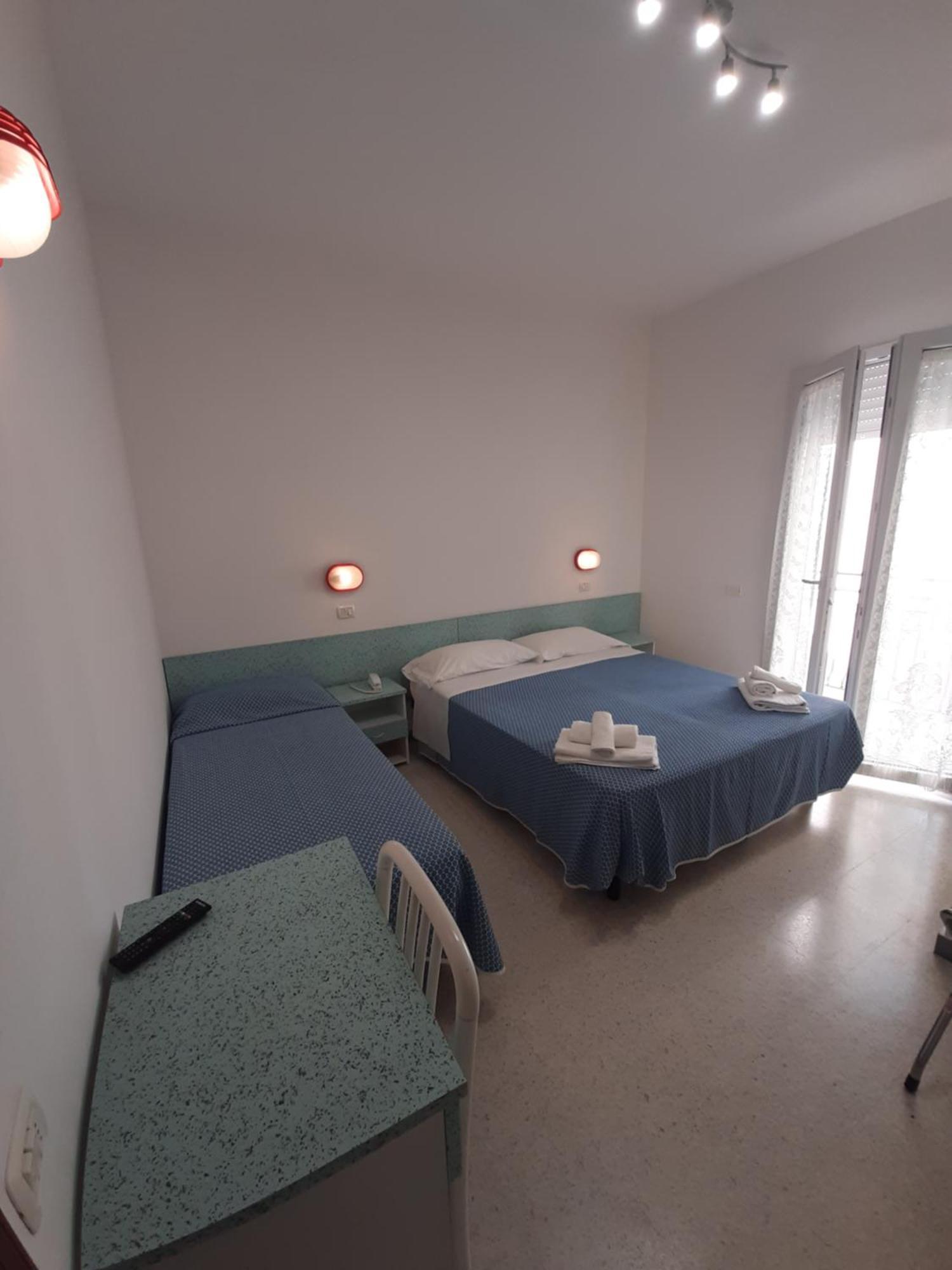 Hotel Altamarea Misano Adriatico Exterior photo
