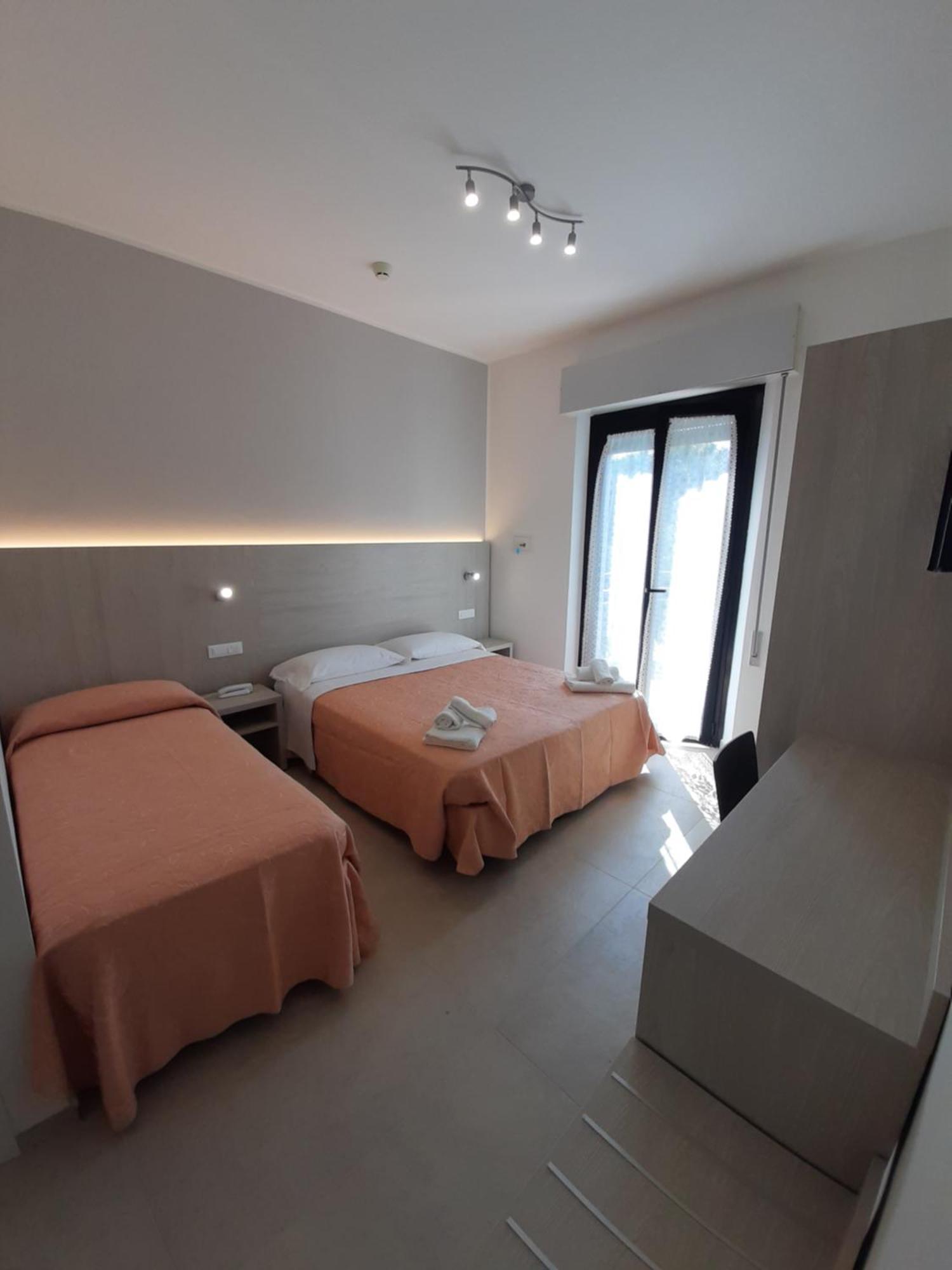 Hotel Altamarea Misano Adriatico Exterior photo