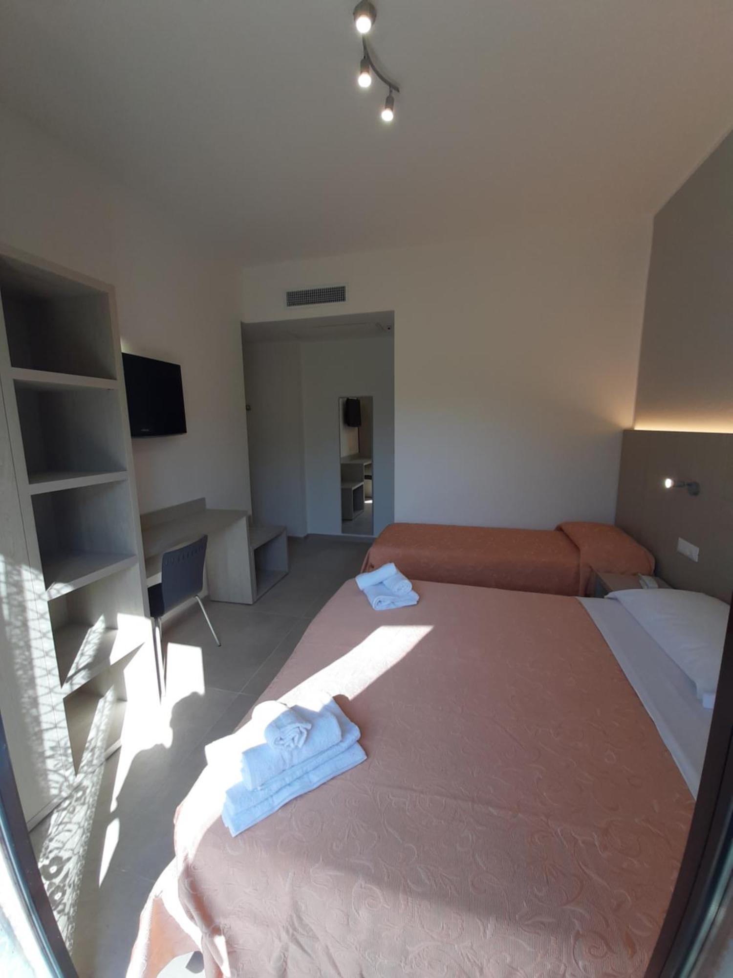 Hotel Altamarea Misano Adriatico Exterior photo