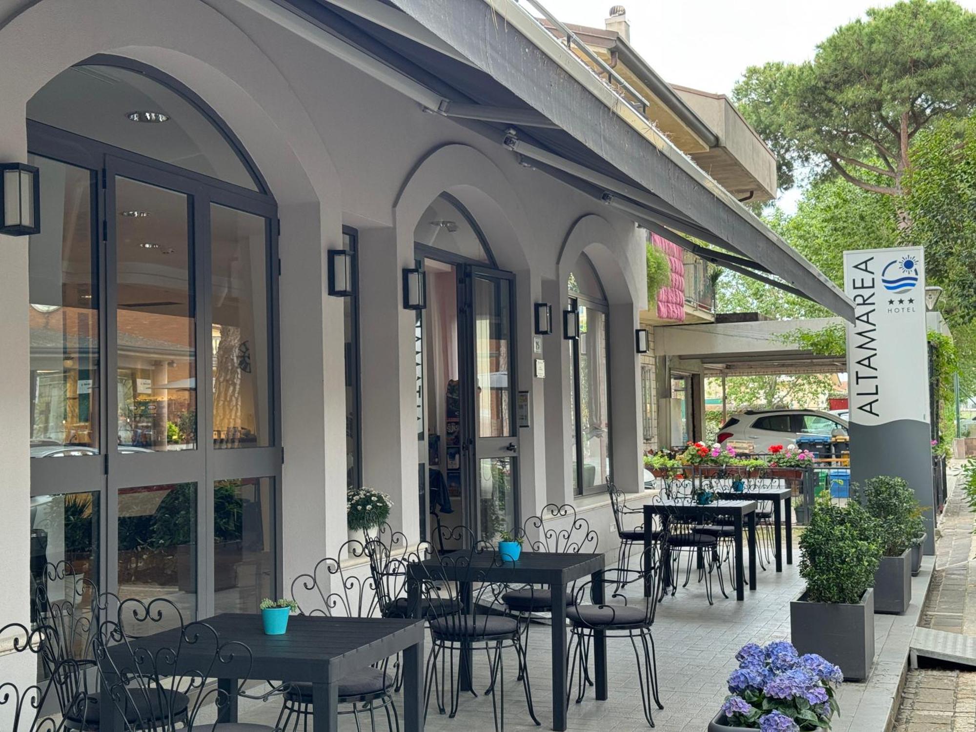 Hotel Altamarea Misano Adriatico Exterior photo