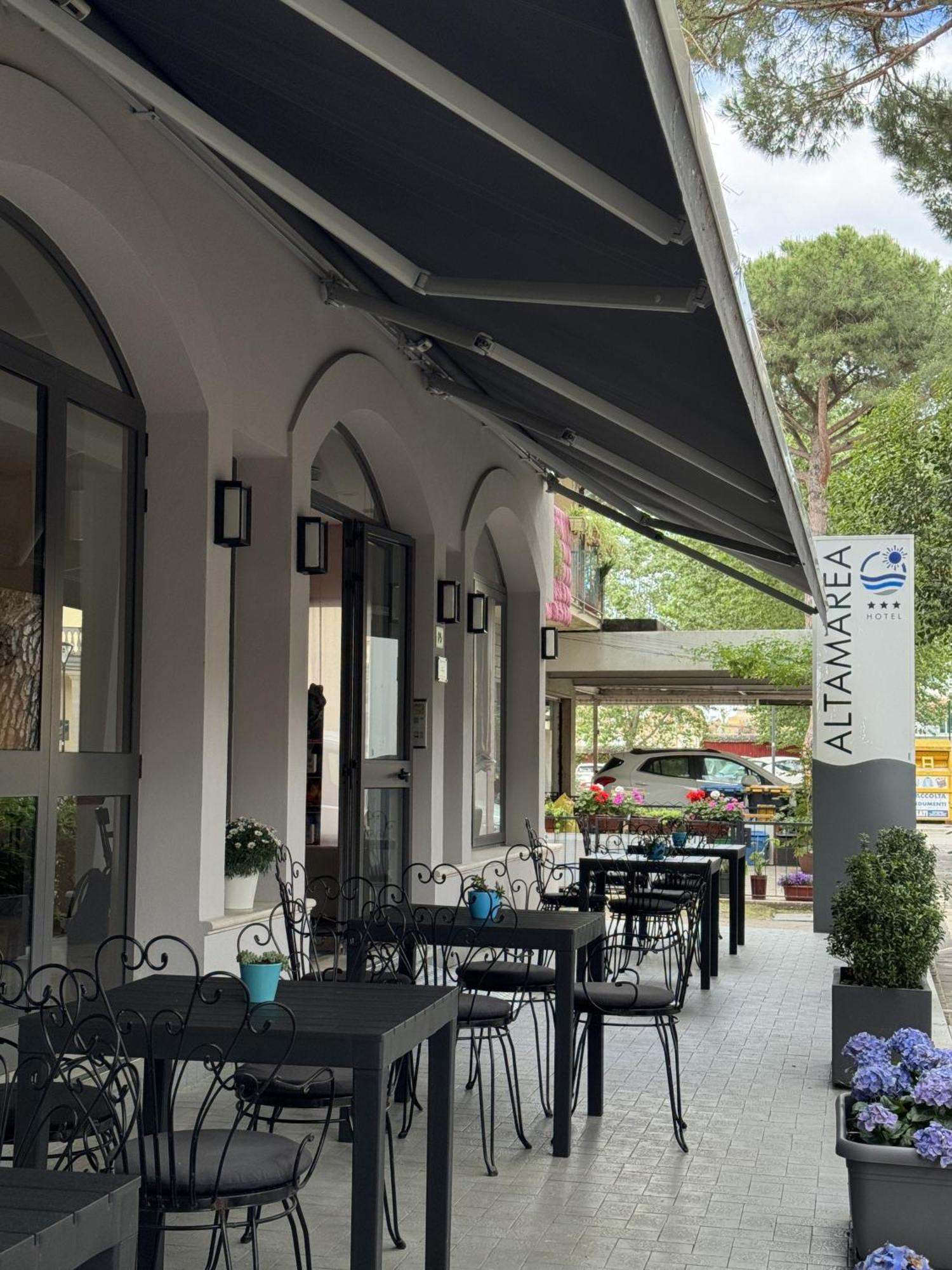 Hotel Altamarea Misano Adriatico Exterior photo